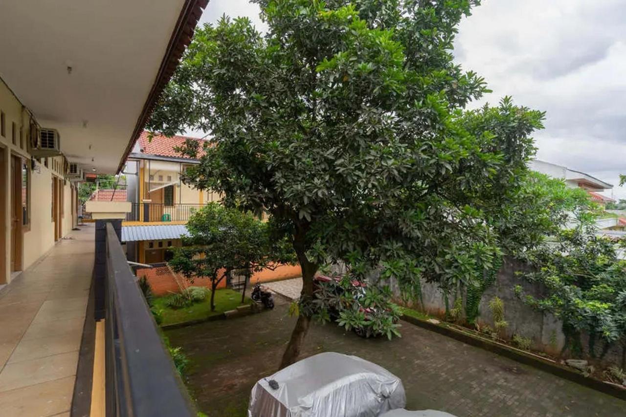 Hotel Kostawira Syariah Bintaro Mitra Reddoorz Mencil Zewnętrze zdjęcie