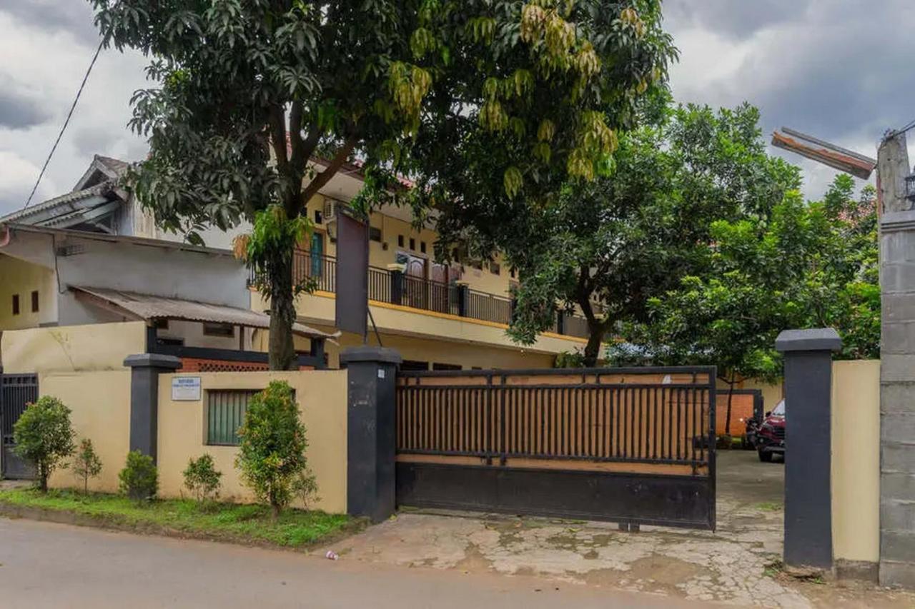 Hotel Kostawira Syariah Bintaro Mitra Reddoorz Mencil Zewnętrze zdjęcie