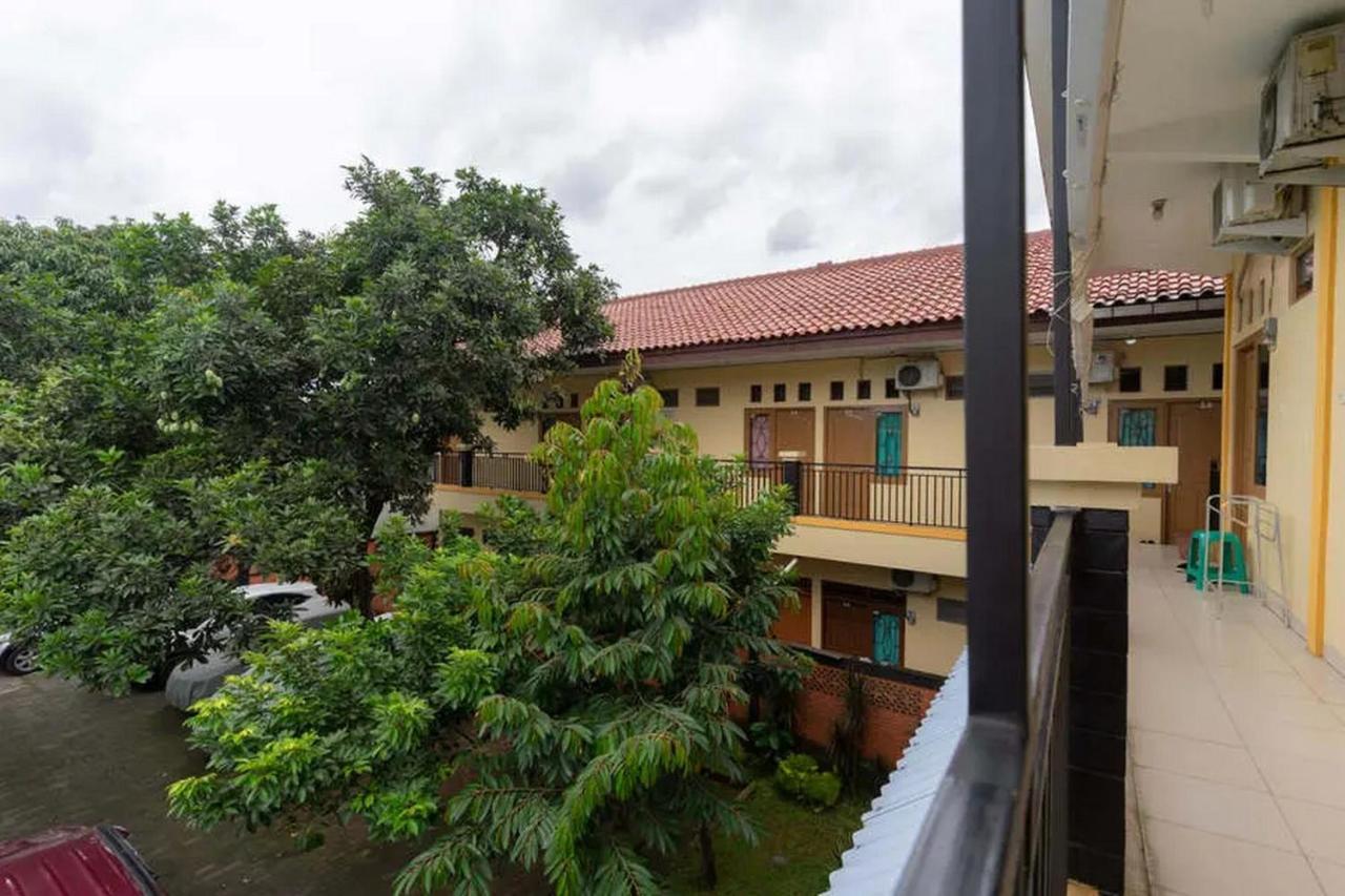 Hotel Kostawira Syariah Bintaro Mitra Reddoorz Mencil Zewnętrze zdjęcie