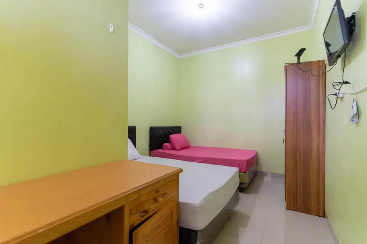 Hotel Kostawira Syariah Bintaro Mitra Reddoorz Mencil Zewnętrze zdjęcie