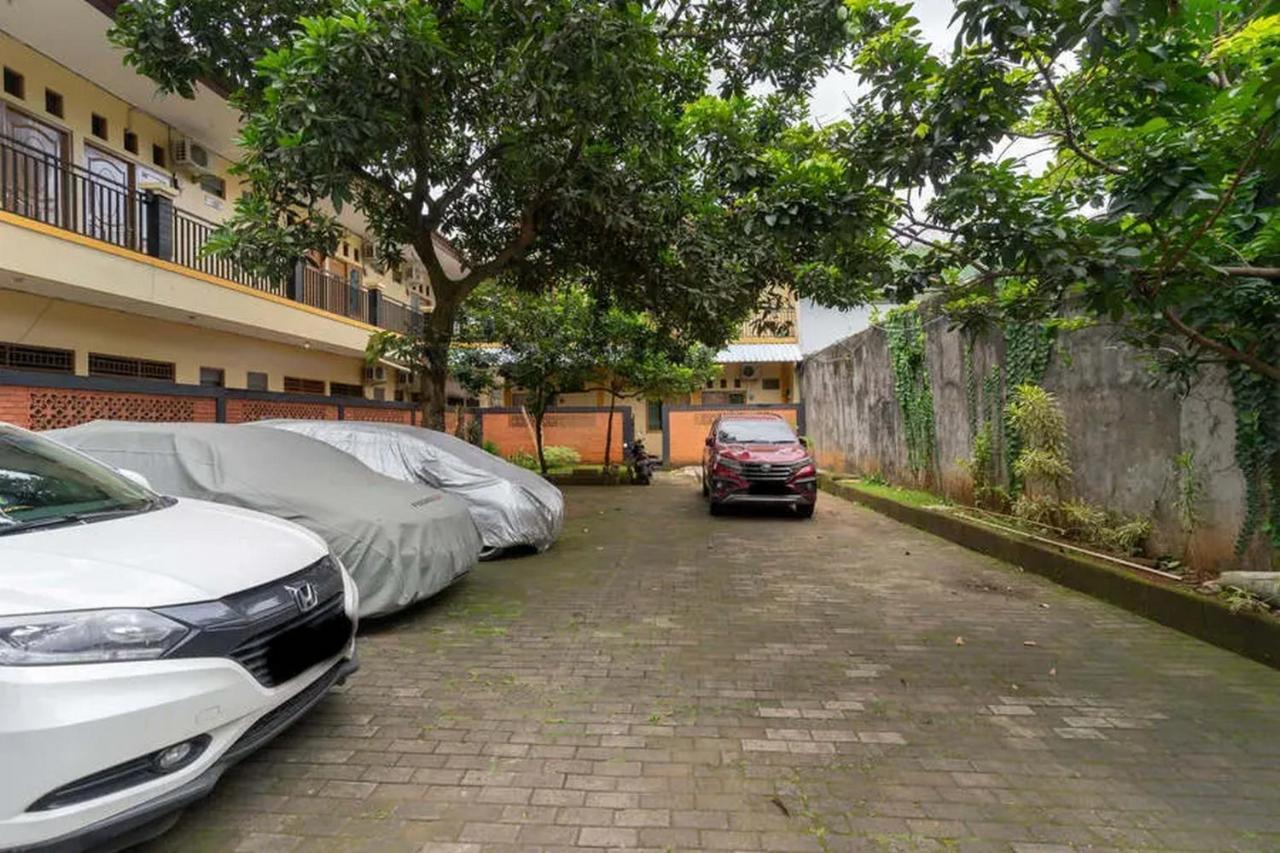 Hotel Kostawira Syariah Bintaro Mitra Reddoorz Mencil Zewnętrze zdjęcie