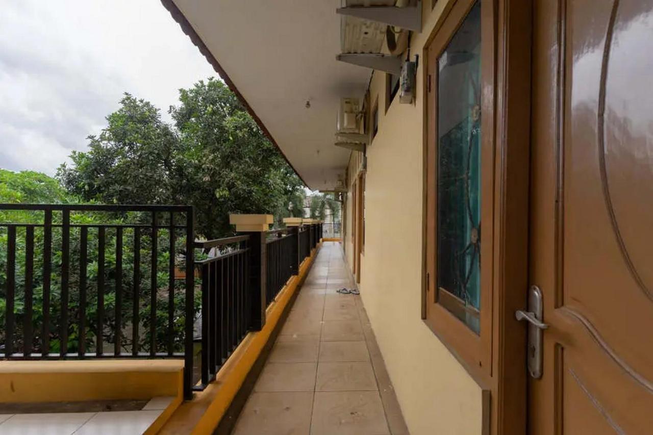 Hotel Kostawira Syariah Bintaro Mitra Reddoorz Mencil Zewnętrze zdjęcie